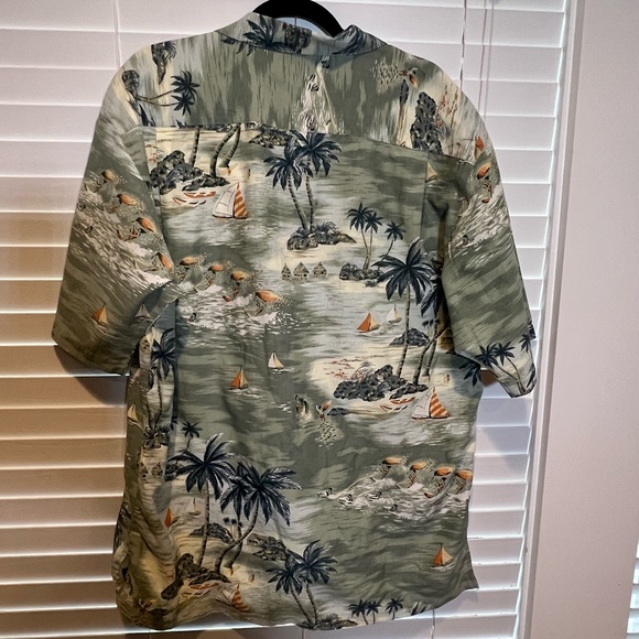 Tommy Bahama 100% Rayon Button Up - M - Picture 3 of 3